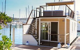 Marina Luxury Houseboat Lavender